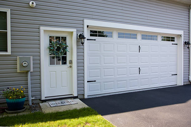 24/7 Emergency Garage Door Panel Replacement experts in Stevensville, MI